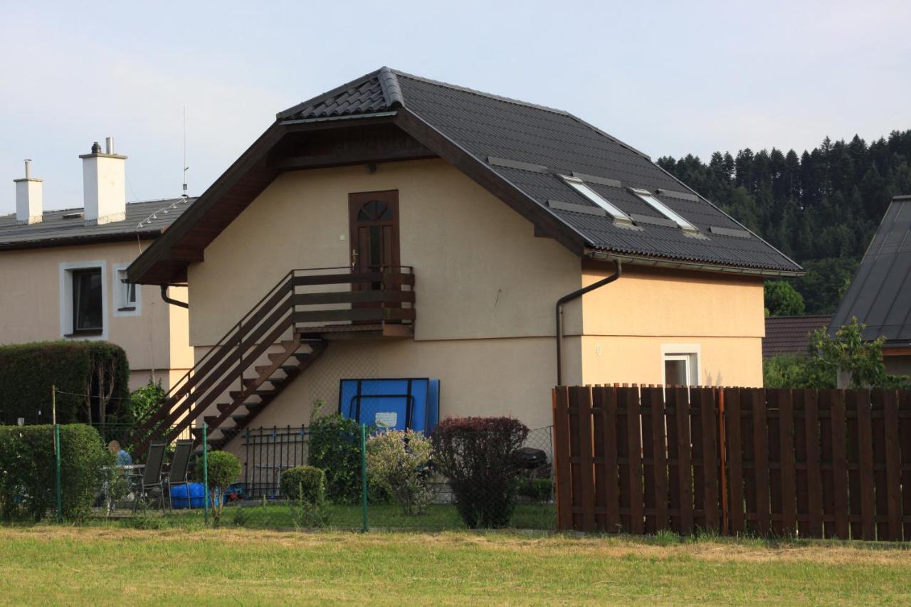 Rožnov pod Radhoštěm Apartman Pod Cernou Horou מראה חיצוני תמונה